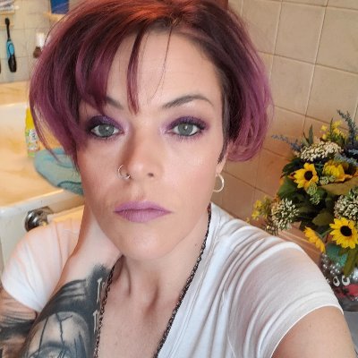 Aspiring YT Creator, lover of make up, camping, boating, cooking and sewing! Please check out my channel and subscribe, will be posting more consistently! 💓💋