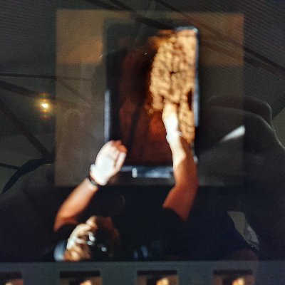 onerandomleJ's profile picture. I make natural cosmetics from olive oil. My skin is soft AF