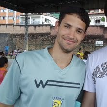 Professor de Educação Física; Administrador; Coordenador da Escola de Futebol Welington Fajardo. Fascinado por preparação física e Futebol. Pai da Manuela!
