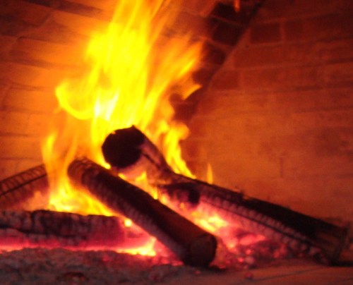 Pizza no forno a lenha feita ao vivo, espumantes, vinhos, chopp, happy hour, café, telão. Tudo na Idade Média.