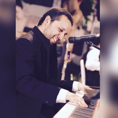 iaraya's profile picture. Sobre el desierto y el mar, iluminando la ciudad.