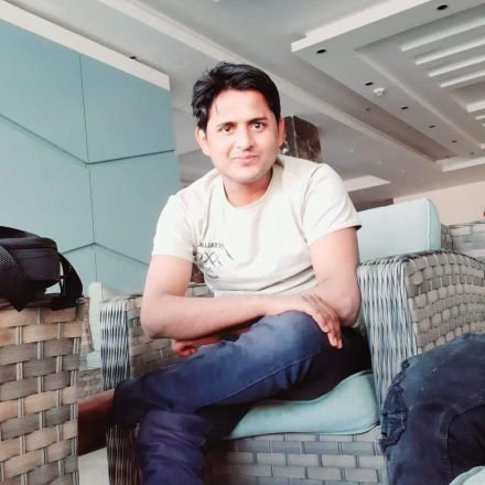 KHANKHA68331263's profile picture. जीस हाल मे जीना मुश्किल हो
उस हाल में जीना लाजिम है