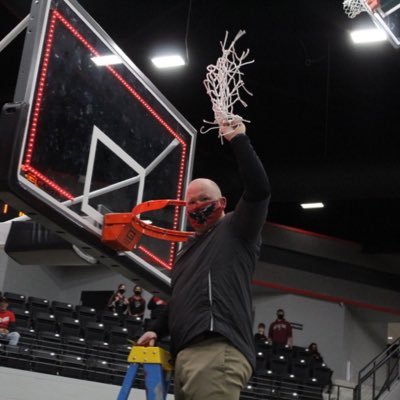 Christian, Husband, and Father. Head Women's Basketball/Pea Ridge Arkansas @PRHS_LadyHawks Go Blackhawks 🦅