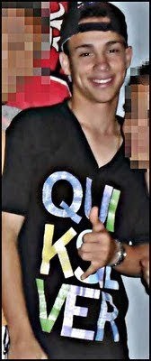 quem tem fé, tem tudo Amém !
eu naõ forço simpαtia pra ninguém
filho que cresce fora de casa é a vida que ensina. ♫