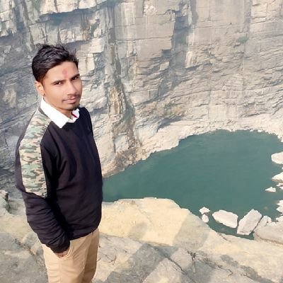 subh43's profile picture. जब   इश्क और क्रांति का अंजाम एक ही है.......,
तो राँझा बनने से अच्छा है भगत_सिंह बन जाओ...! @being human