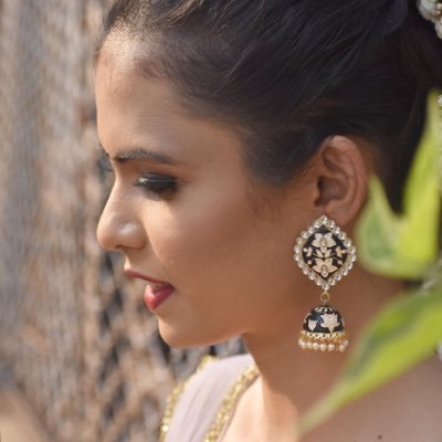 dhanashribayas's profile picture. 🌎official account🌏
😊sarcastic😊