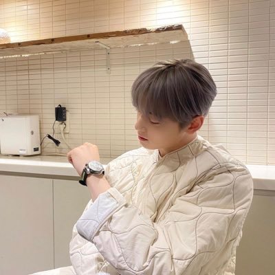 Helloev35278158's profile picture. : )