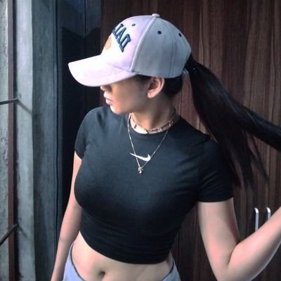 Nicnackssl's profile picture. everything I touch I ruin