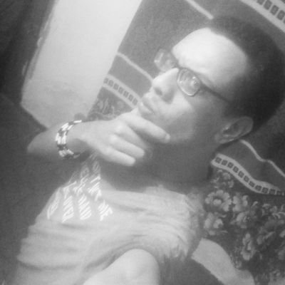 Sou calmo divertido alegre carinhoso e cuidador 
E gosto de fazer novos amigos