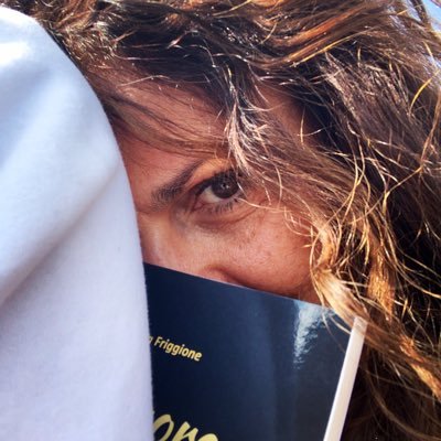 Sono una persona altamente sensibile, scrivo con amore grazie al cuore che mi guida e sono una educatrice che ama la cura come postura dell’essere