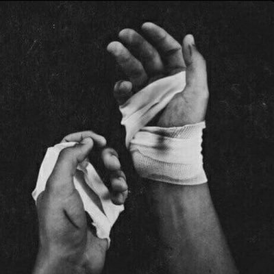 «» ـ و لعـل اللـهہ فـي لحظــهۂ مـا، يغيـر ڪل الـذي تظنـهۂ لن يتغيـر 🌸🍃. 🌹🌹🌹👈🏻المعمري