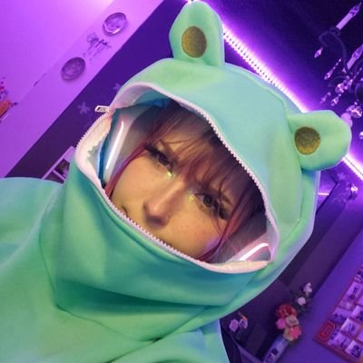 21 y/o mega awesome semi retired twitch affiliated streamer (she/her)