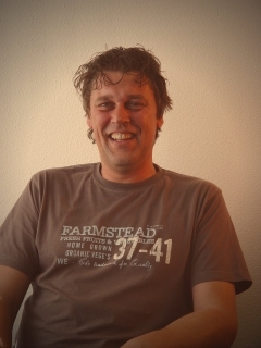 My name is Arjen Koopmans / Mr.DeVo! and I live in the Netherlands, I'm one of the owners of Tanzmusic. I'm also a producer/DJ.