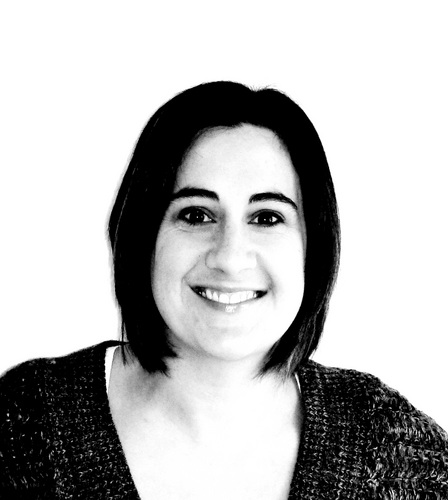 Jody Moller is a freelance writer and chemist who enjoys putting her PhD to good use designing fictional viruses capable of apocalyptic destruction.