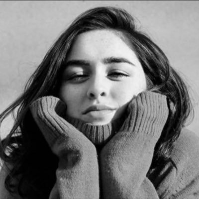 danielle galligan daily pictures and updates