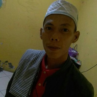 Hanya guru ngaji kampungan, dan penulis tanpa karya.