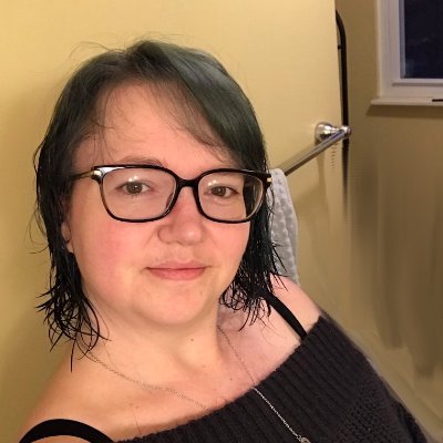 sarahjoydrake's profile picture. Artist, Mom