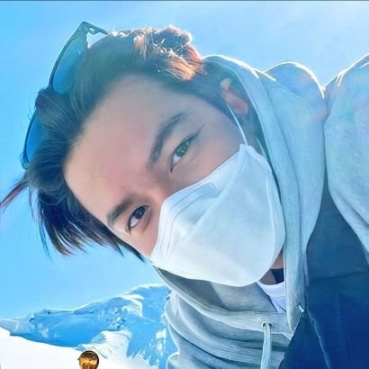 sayapunyatuh's profile picture. be happy n happiness will find you