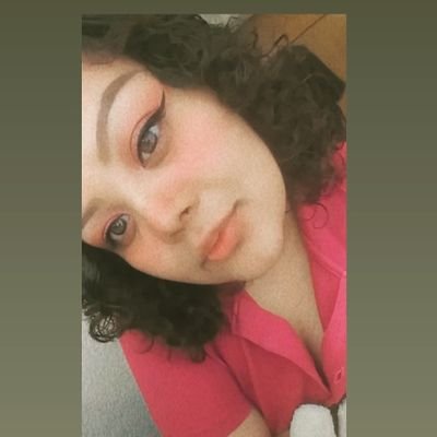 Somos particulas de amores correspondidos/ almas pérdidas en vicios y escándalos/parte de la naturaleza destruida/todo y aquello que deseamos tener. 🌺