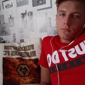 MRubint's profile picture. Wolves forever 🧡🐺