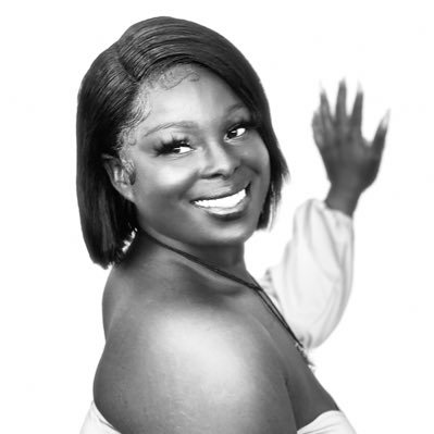 QueennAriii_'s profile picture. Instagram: @_heybooo ✨ What’s meant for you will ALWAYS be for you 💙