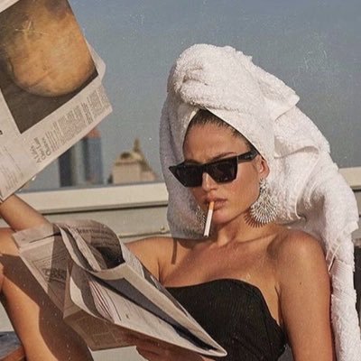 في سماءٍ مليئة ٍ بالنجوم رأيتُكِ.