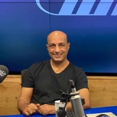 סופר עיתונאי פרשן לענייני מזה