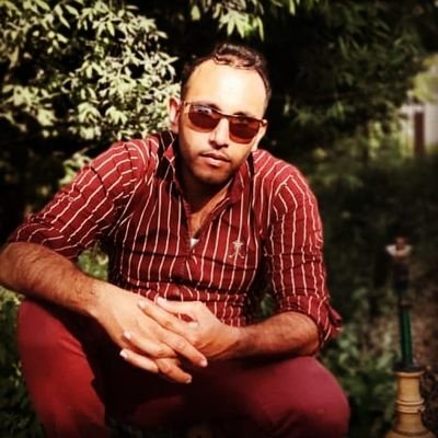 متاهل و دانشجوی رشته فناوری اطلاعات و ارتباطات