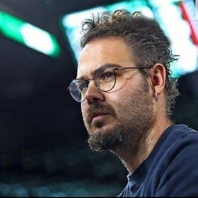 savaskeskiner's profile picture. Akilli insan kendini ovmez,basarili insan kendinden bahsetmez..Eger bir insan kendini ovuyor ve surekli kendisinden bahsediyorsa bilin ki basarisiz bir aptaldir