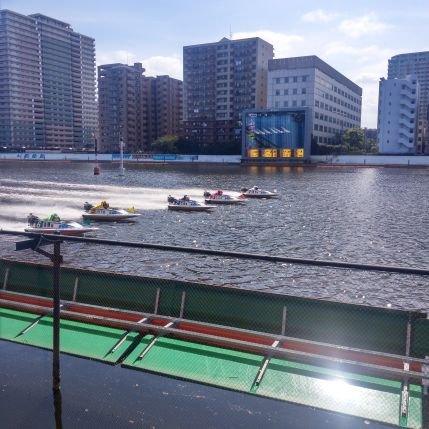 平和島、江戸川に出没してます。
川原祐明選手の平和島でのデビュー初の幻の！？優勝戦からの大ファンです。決して諦めない走りが大好きです。ピット離れの探求者、石川真二選手も応援しています！
#平和島競艇
#川原祐明
#石川真二