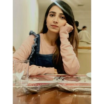 Umaima04606750's profile picture. nustian