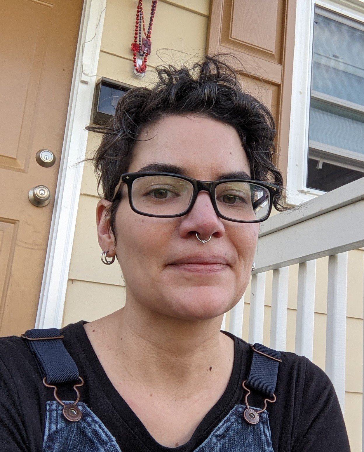 glassesaresexy's profile picture. data analyst 
she/her