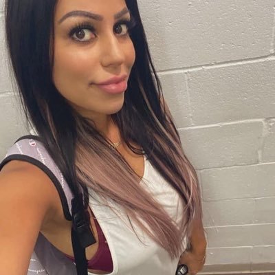 ❤️Very smart and intelligent lady and I don’t do things to attract people ❤️