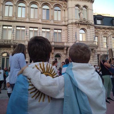Argentino, defensor de la Patria, la Libertad, la Vida desde la concepción, la Familia y la igualdad de oportunidades