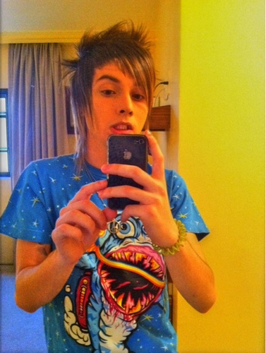FC dedicado ao vocalista e baixista da banda Restart , Pe Lanza.Seguido por @MauroLanzaReis Follow-me. Dona:Andressa since:29/04/2011 Não oficial