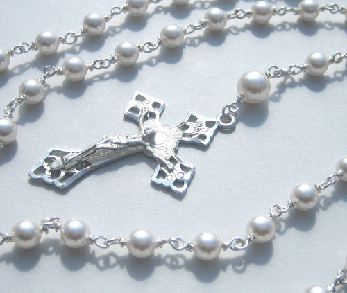 Maker of wire-wrapped, strung, and knotted rosaries.