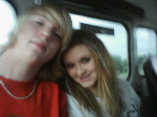 im Ashleigh im 14 u Love my boyyfriend and family(: