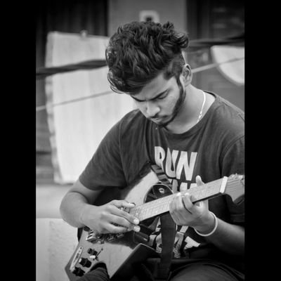 kennethroshan3's profile picture. Dark.