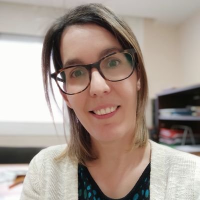 Marina_mncl's profile picture. Advocada. I també taxista, cuinera, psicòloga, pallassa, educadora, cap de logística, mediadora. És a dir, mare.