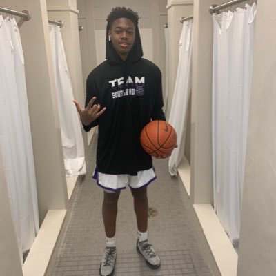 “19” state champion , smooth , humble but hungry 🤫🏀💯🤯, 6’4💪🏽🖤🥶