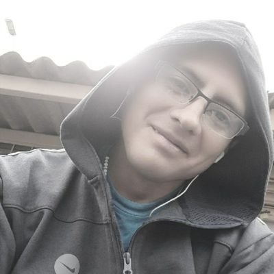 Si estás leyendo esto, este aviso es para tí, cada palabra que leas de esta letra inútil, es un segundo menos de tu valiosa vida...