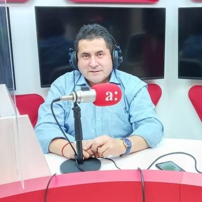 Relator deportivo. Me gusta narrar emociones y llevar alegría a la gente que siente la pasión en colores. 
Hoy en la 92.1 FM @deportes921