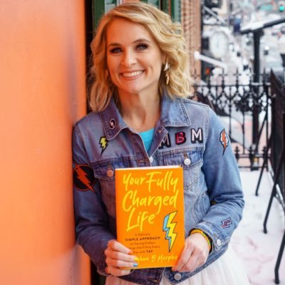 Author “Your Fully Charged Life” @penguinrandom ⚡️ 🔋 Editor-in-Chief @womansday @theyaylist co-host Off the Gram podcast🎙fit 💪🏼 pro, Mom 👧🏼👦🏼👦🏼🐶