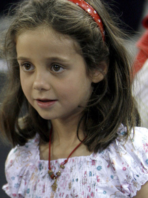 Victoria Federica de Todos los Santos de Marichalar y Borbon. Hija de la Infanta Elena. Sexta en la sucesion. Extraño a mi hermano. (Es una PARODIA)