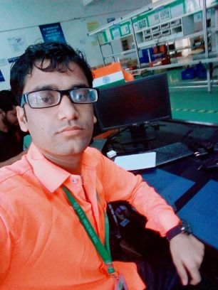 Hum look par nhi 
Book par dhyan dete hi