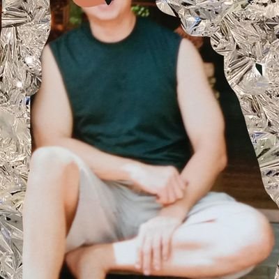 Nature lover. Here to make friends. Loves plants. Likes conversations. In a relationship.
