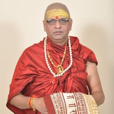 Official Page Of HH Swami Pragyananand Giri The Acharya Mahamandleshwar Of the Niranjan Akhara, The Great