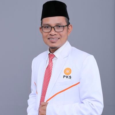 pribadi pembelajar dan suka berteman, aktivis dakwah berjuang utk terwujudnya cita-cita NKRI sesuai pancasila dan UUD 45