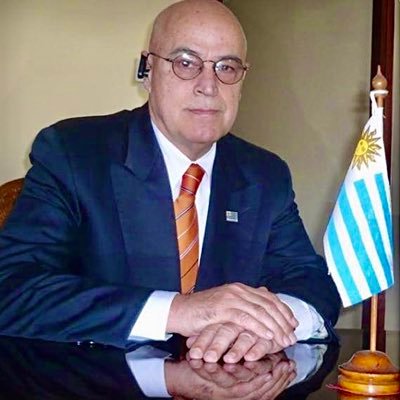 Celular +59894401337. Periodista profesional durante 27 años. Hoy, Asesor de Prensa de personalidades, empresas y organizaciones civiles de Uruguay.