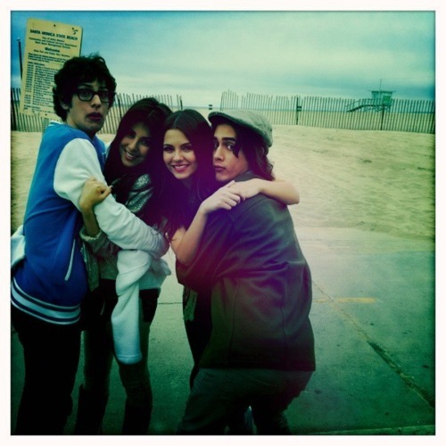 BeckOliverisme's profile picture. Im..BecK..Follow me and ill follow back ;:)